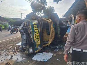 Laka Maut Libatkan 3 Kendaraan di Jalan Raya Kediri-Nganjuk, 1 Orang Tewas