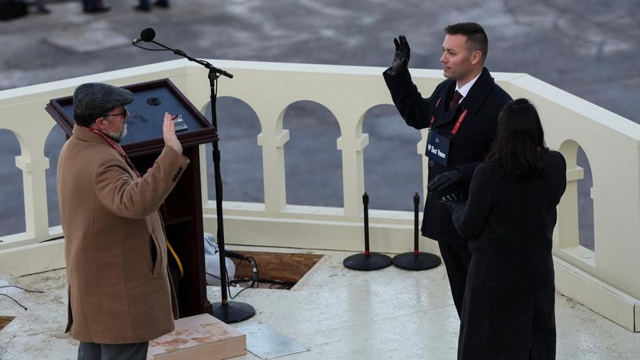 Latihan berlangsung di depan Gedung Capitol AS menjelang pelantikan Presiden terpilih AS Donald Trump, di Washington, AS, 12 Januari 2025. (REUTERS/Fabrizio Bensch)