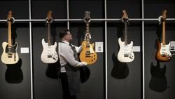 Melihat Ratusan Koleksi Gitar Ikon Rock Jeff Beck yang Bakal Dilelang