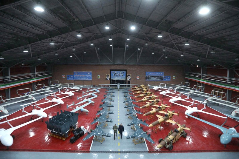 Militer Iran pada Senin (13/1) kemarin menambah 1.000 pesawat nirawak strategis buatan dalam negeri ke dalam gudang persenjataannya. (West Asia News Agency)/Handout via REUTERS) Militer Iran pada Senin (13/1) kemarin menambah 1.000 pesawat nirawak strategis buatan dalam negeri ke dalam gudang persenjataannya. (West Asia News Agency)/Handout via REUTERS)