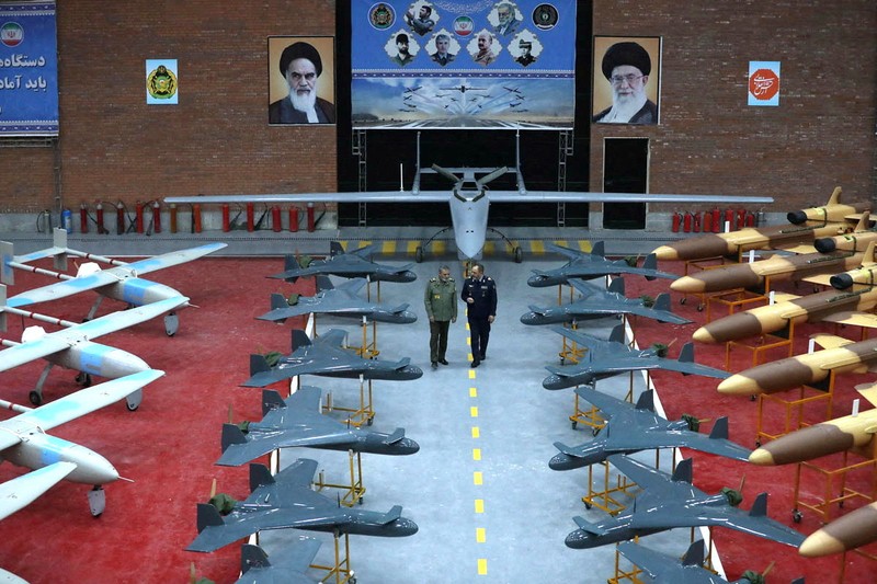 Militer Iran pada Senin (13/1) kemarin menambah 1.000 pesawat nirawak strategis buatan dalam negeri ke dalam gudang persenjataannya. (West Asia News Agency)/Handout via REUTERS) Militer Iran pada Senin (13/1) kemarin menambah 1.000 pesawat nirawak strategis buatan dalam negeri ke dalam gudang persenjataannya. (West Asia News Agency)/Handout via REUTERS)