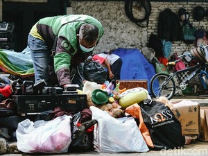 Video Berburu Elektronik Bekas di Pasar Loak Kebayoran Lama