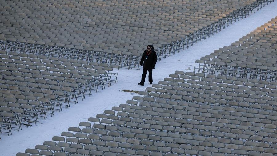 Latihan berlangsung di depan Gedung Capitol AS menjelang pelantikan Presiden terpilih AS Donald Trump, di Washington, AS, 12 Januari 2025. (REUTERS/Fabrizio Bensch)