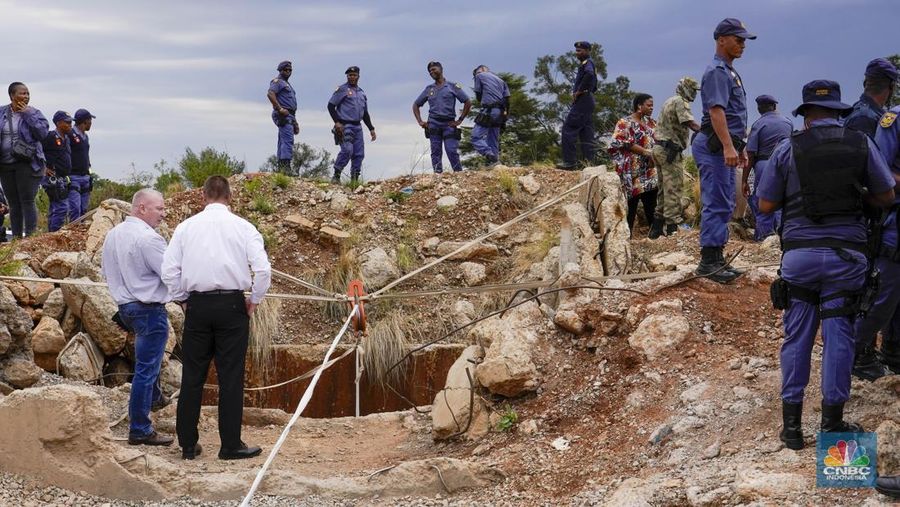 Tambang ilegal di Afrika Selatan. (AP Photo/Denis Farrell)