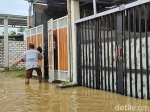 Banjir Semalaman Bikin Puluhan Bangunan di Bangkalan Terendam Banjir