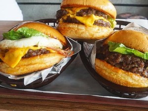 Burger Murah di Jakarta hingga Penjual Makanan Jutek