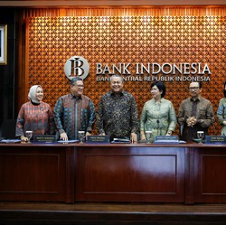 Terjepit Tugas Jaga Rupiah-Dongrak Ekonomi, BI Diramal Tak Kemana-mana