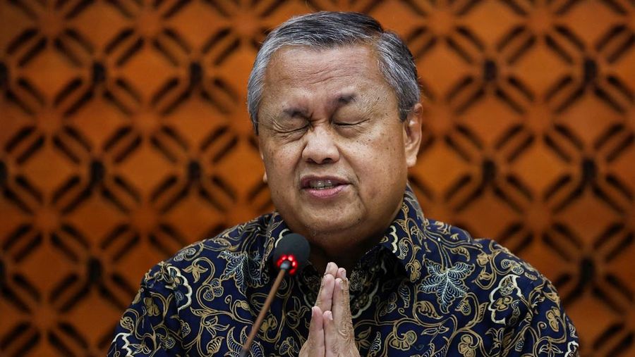 Gubernur Bank Indonesia, Perry Warjiyo saat menyampaikan Hasil Rapat Dewan Gubernur Bulan Januari 2025 dengan Cakupan Triwulanan pada Rabu (15/1/2025). (REUTERS/Willy Kurniawan)