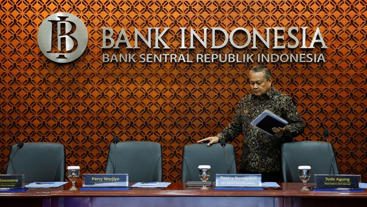 Gubernur Bank Indonesia, Perry Warjiyo saat menyampaikan Hasil Rapat Dewan Gubernur Bulan Januari 2025 dengan Cakupan Triwulanan pada Rabu (15/1/2025). (REUTERS/Willy Kurniawan)