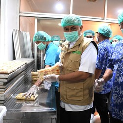 Menkop Budi Arie Bantu Koperasi Tempe 'Tembus' Program Makan Gratis