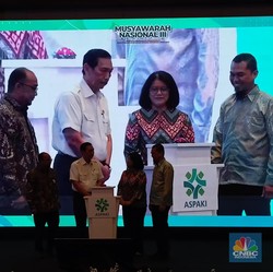 Luhut: Kalau Ada Pejabat Tak Pro Produk RI Kita Hajar Ramai-Ramai