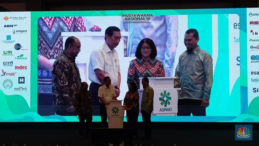 Ketua Dewan Ekonomi Nasional (DEN) Luhut Binsar Pandjaitan dalam Musyawarah Nasional (Munas) Asosiasi Produsen Alat Kesehatan Indonesia (ASPAKI) di Jakarta, Rabu (15/1/2024). (CNBC Indonesia/Ferry Sandi)
