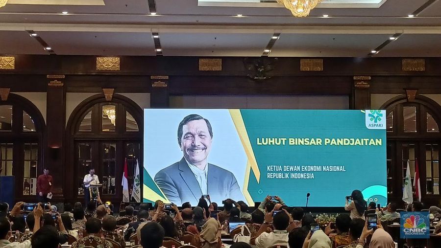 Ketua Dewan Ekonomi Nasional (DEN) Luhut Binsar Pandjaitan dalam Musyawarah Nasional (Munas) Asosiasi Produsen Alat Kesehatan Indonesia (ASPAKI) di Jakarta, Rabu (15/1/2024). (CNBC Indonesia/Ferry Sandi)