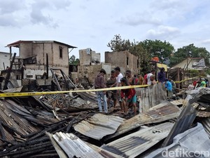 Kondisi TKP Kebakaran di Kemayoran, Warga Cari Barang Berharga Tersisa