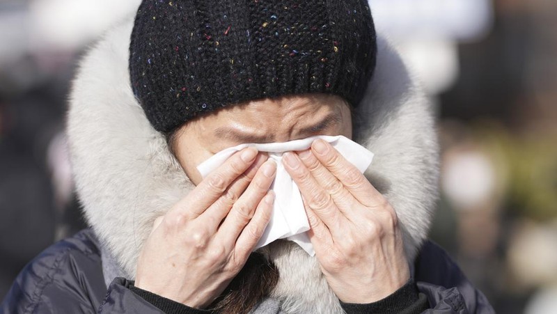 Presiden Korea Selatan yang dimakzulkan Yoon Suk Yeol tiba di Kantor Investigasi Korupsi untuk Pejabat Tinggi (CIO), di Gwacheon, Korea Selatan, 15 Januari 2025. (KOREA POOL/Pool via REUTERS)