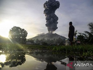 Kembali Erupsi, Status Gunung Ibu di Maluku Utara Naik Jadi Awas