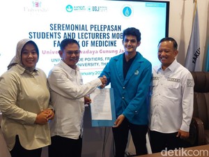 Mahasiswa UGJ Teliti Mangga Gincu Jadi Obat Tradisional di Prancis