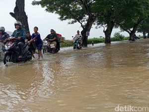 Banjir di Bayalangu Kidul Cirebon, Rendam Sawah-Sekolah Libur