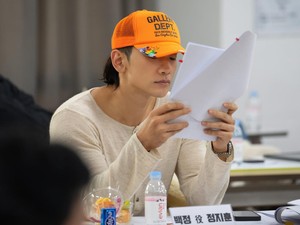 Rain Ambil Tantangan Jadi Villain di Bloodhounds 2