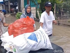 Dapur Umum Didirikan Suplai Nasi Bungkus Warga Terdampak Banjir Pasuruan