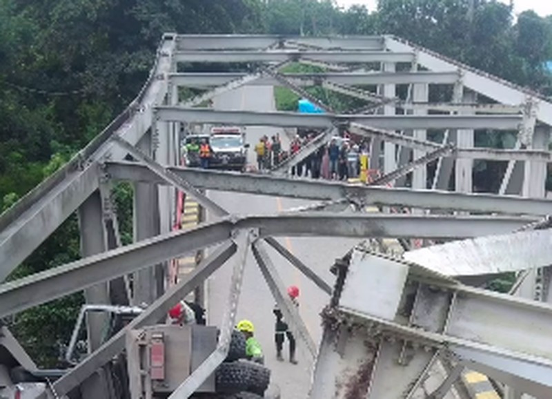 Jembatan Busui di Kalimantan Selatan roboh. (Dok. Istimewa)