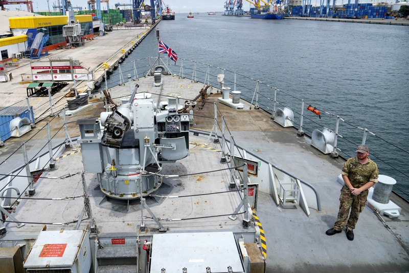Kapal Perang Inggris HMS Spey sandar di Pelabuhan Tanjung Priok, Rabu (15/1/2025). (BAY ISMOYO / AFP) Kapal Perang Inggris HMS Spey sandar di Pelabuhan Tanjung Priok, Rabu (15/1/2025). (BAY ISMOYO / AFP)