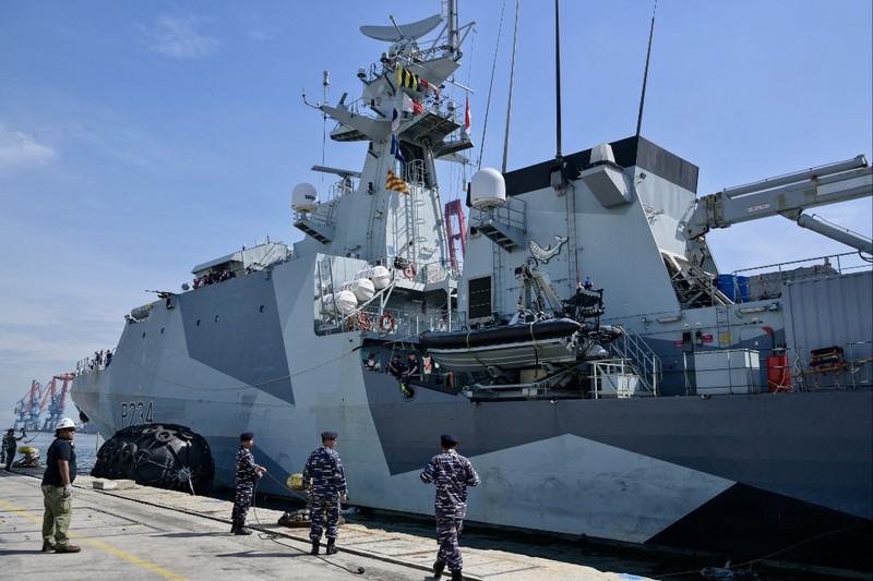 Kapal Perang Inggris HMS Spey sandar di Pelabuhan Tanjung Priok, Rabu (15/1/2025). (BAY ISMOYO / AFP) Kapal Perang Inggris HMS Spey sandar di Pelabuhan Tanjung Priok, Rabu (15/1/2025). (BAY ISMOYO / AFP)