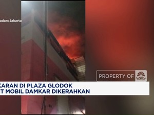 Video: Kebakaran di Plaza Glodok,  20 Unit Mobil Damkar Dikerahkan
