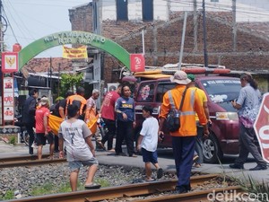 Pemotor Tewas Tertabrak KA di Perlintasan Rel Ganda Gayamsari Semarang