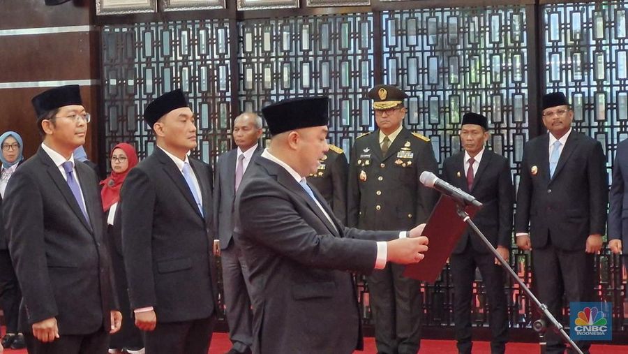 Menteri ESDM Bahlil Lahadalia melantik pejabat tinggi di lingkup Kementerian ESDM. (CNBC Indonesia/Firda Dwi Muliawati)