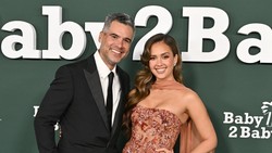 Jessica Alba Resmi Gugat Cerai Suami Setelah 17 Tahun Menikah