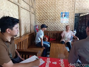 Barang Berharga Iyah Raib Usai Didatangi 2 Pria Ngaku Intel