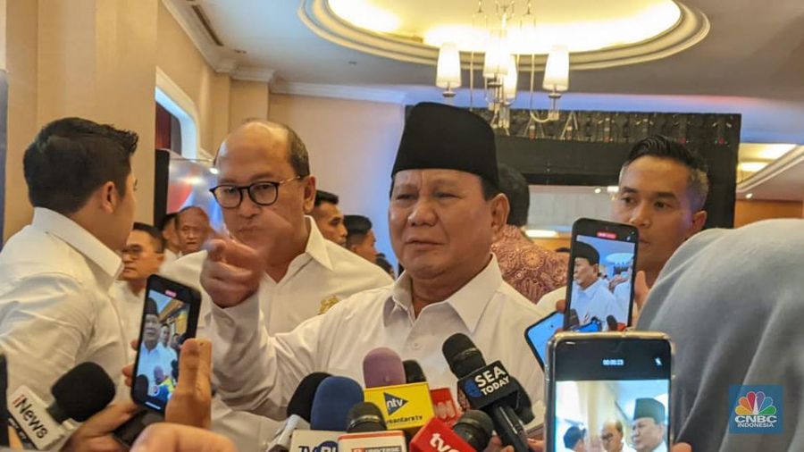 Presiden Prabowo Subianto memberikan keterangan kepada media usai menghadiri Munas Konsolidasi Persatuan Kadin Indonesia, Jakarta, Kamis, (16/1/2025). (CNBC Indonesia/Emir Yanwardhana)