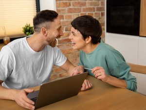 Apa Arti Feedback dalam Hubungan? Ini Pengertian, Manfaat, dan Contohnya