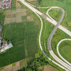 Pemerintah Turunkan Biaya Logistik Lewat Tol Serang Panimbang