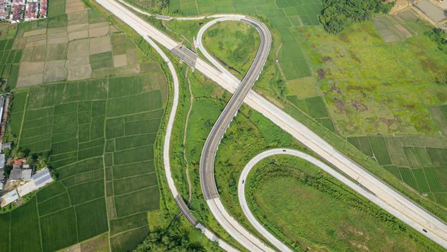 Pemerintah Turunkan Biaya Logistik Lewat Tol Serang Panimbang