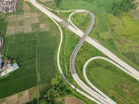 Pemerintah Turunkan Biaya Logistik Lewat Tol Serang Panimbang
