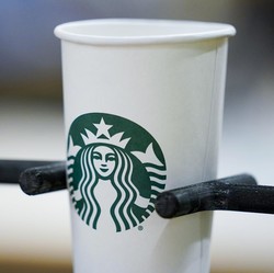 Gara-Gara Tumpahan Kopi, Starbucks Dituntut Ganti Rugi Rp 820 Miliar