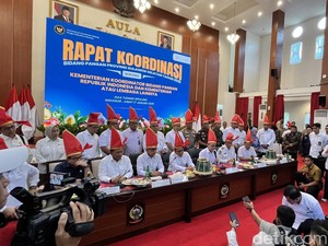 Momen Mik Bupati Lutra Dimatikan Saat Curhat Anggaran Seko Dialihkan ke IKN