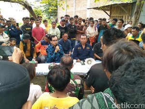 Warga Sumba yang Mengungsi di Kantor Dinsos Bima Ingin Pulang Kampung