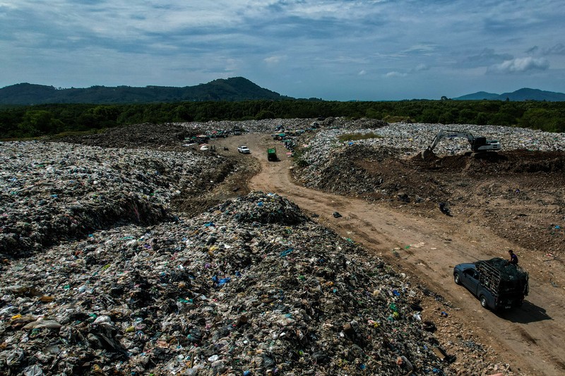 Phuket berjuang melawan krisis pengelolaan sampah di tengah tujuan pariwisata berkelanjutan. (REUTERS/Napat Wesshasartar) Phuket berjuang melawan krisis pengelolaan sampah di tengah tujuan pariwisata berkelanjutan. (REUTERS/Napat Wesshasartar)
