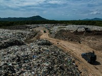Penampakan Sampah Bak 'Bantar Gebang' di Pulau Surga Tetangga RI