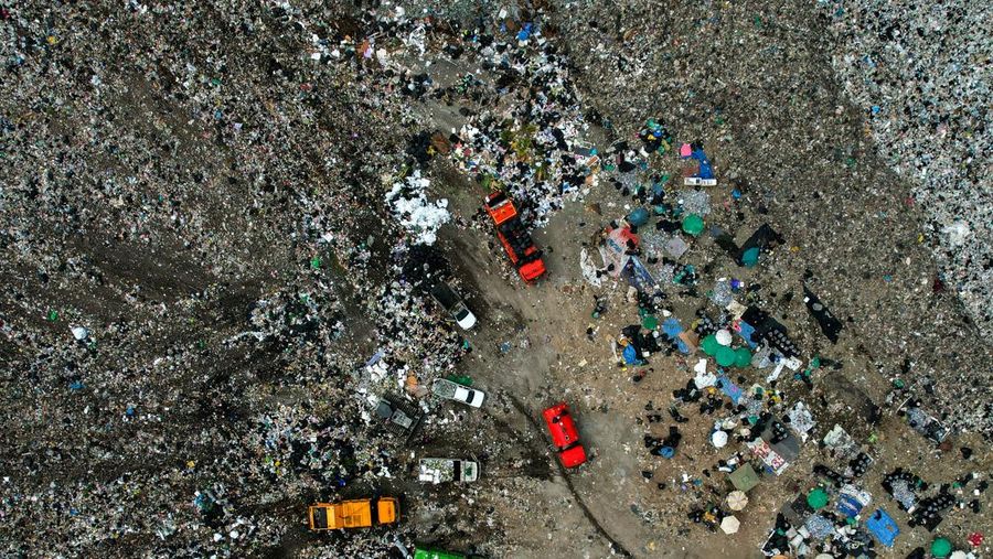 Phuket berjuang melawan krisis pengelolaan sampah di tengah tujuan pariwisata berkelanjutan. (REUTERS/Napat Wesshasartar)