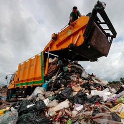 Jurus Baru Zulhas Tuntaskan Masalah Sampah RI: Lebur 3 Perpres Jadi 1