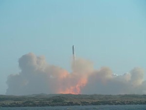 Roket SpaceX Meledak, Puluhan Penerbangan Dialihkan