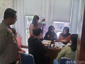RS Polri Ambil Sampel DNA Keluarga Korban Kebakaran Glodok Plaza