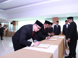 Lantik 3 Deputi BPJPH, Babe Haikal: Permudah Urusan Masyarakat dan Pegiat Halal