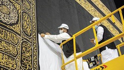 Mengenal Kiswah, Kain Hitam Penutup Kabah yang Terbuat dari Sutra