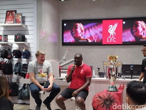 Emile Heskey Sapa Liverpudlian saat Hadir di Surabaya