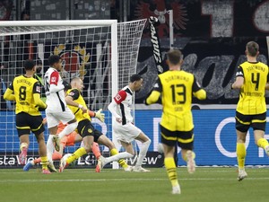 Eintracht Frankfurt Vs Borussia Dortmund: Die Borussen Tumbang 0-2